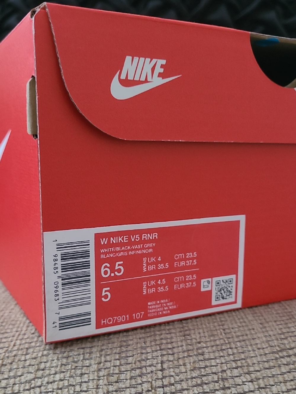WOMENS NIKE V5 RNR WHITE BLACK GREY - Picture 13 of 13